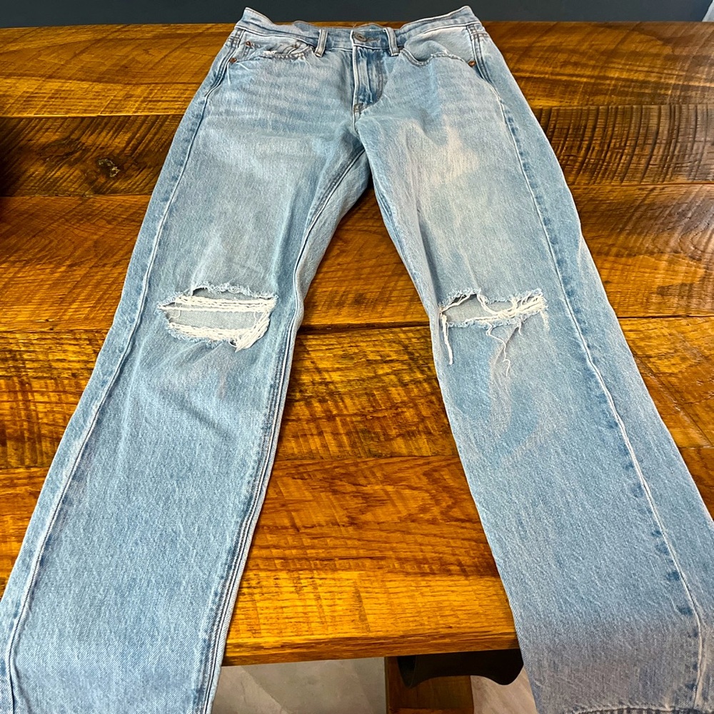 90s straight leg light wash american eagle ripped jeans
